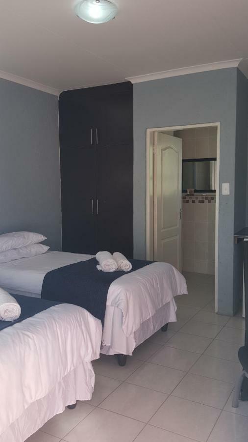 Silver Rest Guesthouse Mafikeng Exterior foto