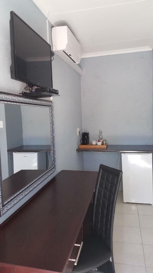 Silver Rest Guesthouse Mafikeng Exterior foto
