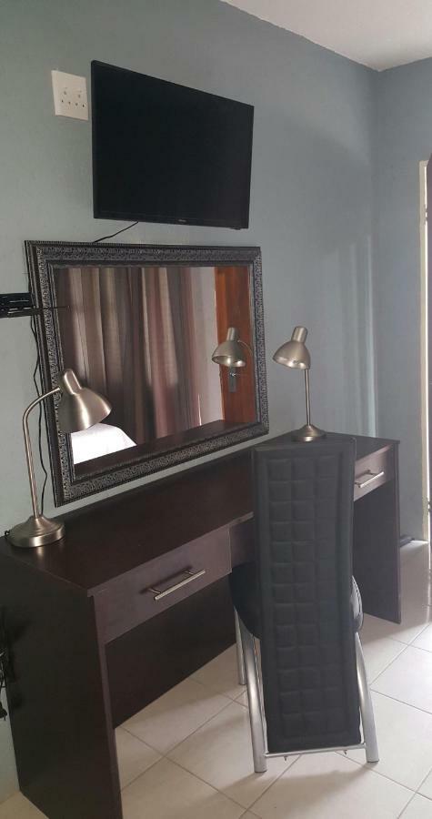 Silver Rest Guesthouse Mafikeng Exterior foto